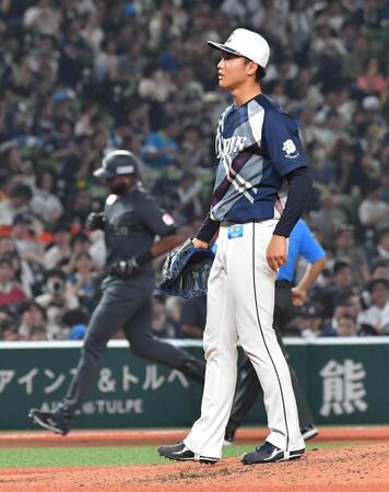 　６回、ポランコに本塁打を浴びた菅井（撮影・持木克友）
