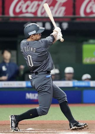 　６回ロッテ無死、代打荻野が左越えに本塁打を放つ＝ベルーナドーム