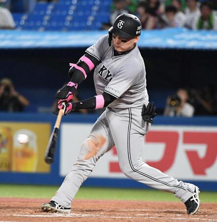 　４回、丸は右前安打を放ち猛打賞（撮影・佐藤厚）
