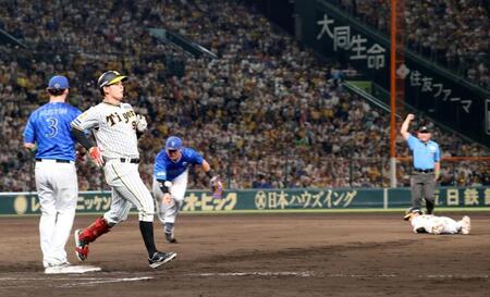 　８回、二塁ゴロに倒れる野口（撮影・山口登）