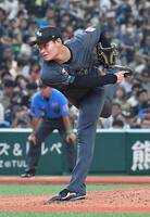 　力投する中森（撮影・持木克友）