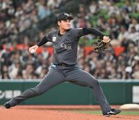 　力投する先発の中森