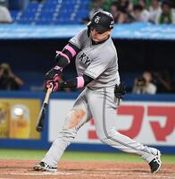 　４回、丸は右前安打を放ち猛打賞（撮影・佐藤厚）