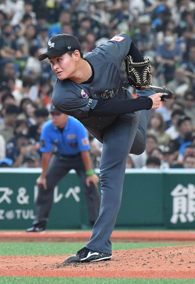 　力投する中森（撮影・持木克友）