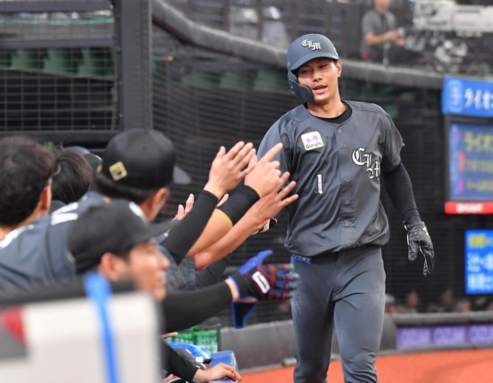　３回、岡の犠飛で生還した先制適時打の藤原（撮影・持木克友）