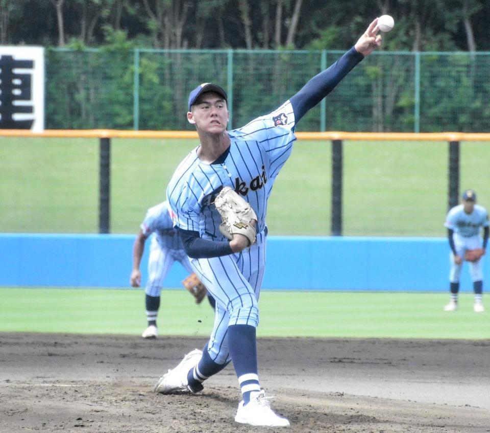 　力投する東海大相模・藤田