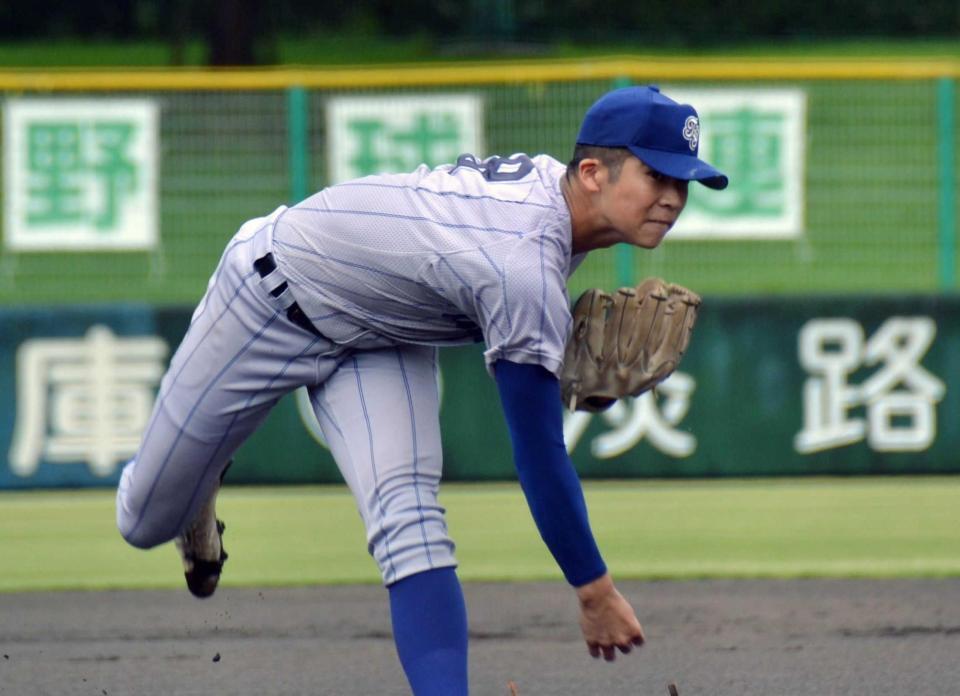 　先発して力投した滝川・新井