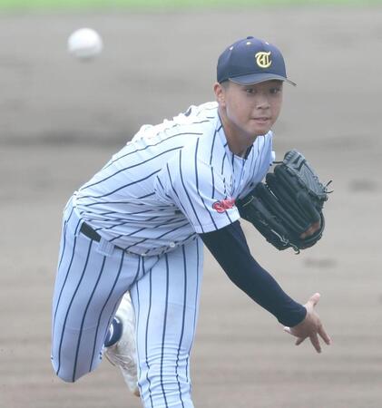 　４回無失点の好投を見せた東海大菅生・宮本恭佑（撮影・金田祐二）