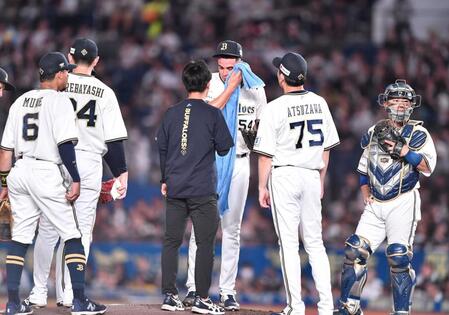 オリックス・カスティーヨが「反則投球」中嶋監督の抗議も認められず