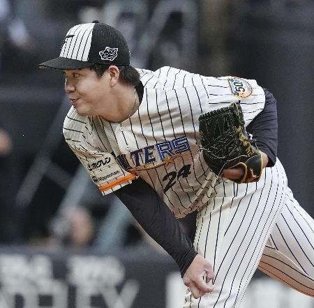 　９回途中２失点で４勝目を挙げた日本ハム・金村＝エスコンフィールド