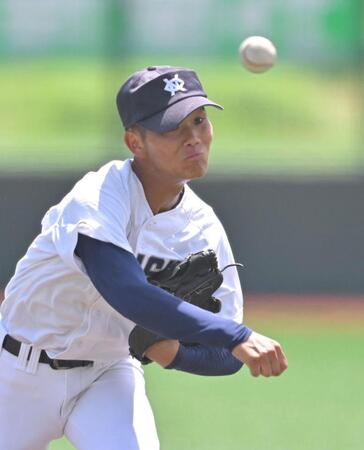 　６回途中から登板し、力投する大体大浪商・郷上陽太（撮影・北村雅宏）