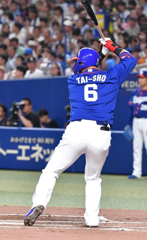 　中田のユニフォームの背中に「ＴＡＩ－ＳＨＯ」の文字が（撮影・持木克友）