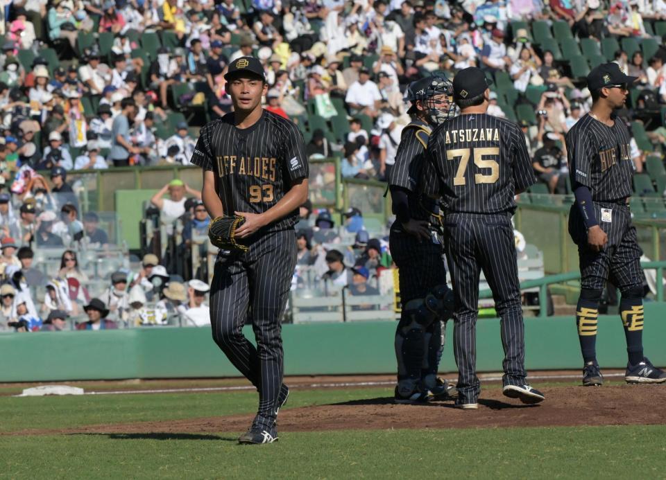 　２回、降板する先発・佐藤（撮影・金居みつよし）