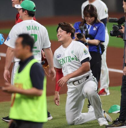 　笑顔を見せる村上（撮影・田中太一）