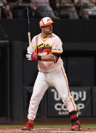 　４回、打席に立つマルティネス（撮影・中島達哉）