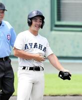 　１回、綾羽・横井川のセンター前適時打で先制（撮影・今井雅貴）