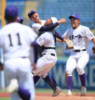 　東東京大会を制し、甲子園出場を決めた関東第一ナイン（撮影・伊藤笙子）