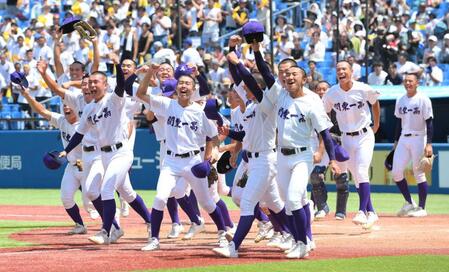 　東東京大会を制し、甲子園出場を決めた関東第一ナイン（撮影・伊藤笙子）