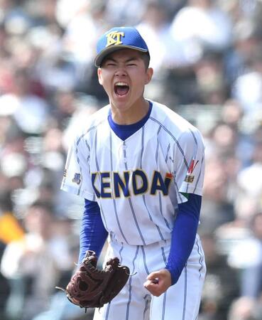 　初優勝した今春センバツでは背番号１を背負い大活躍した健大高崎・佐藤龍月（甲子園球場）＝２４年３月