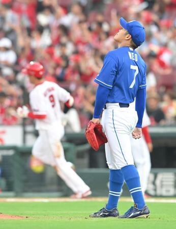 　２回、秋山に右越えソロを浴びた根尾は天を仰ぐ（撮影・市尻達拡）