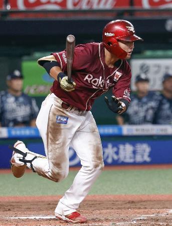 　４回楽天１死一、三塁、黒川が右前に適時打を放つ＝ベルーナドーム