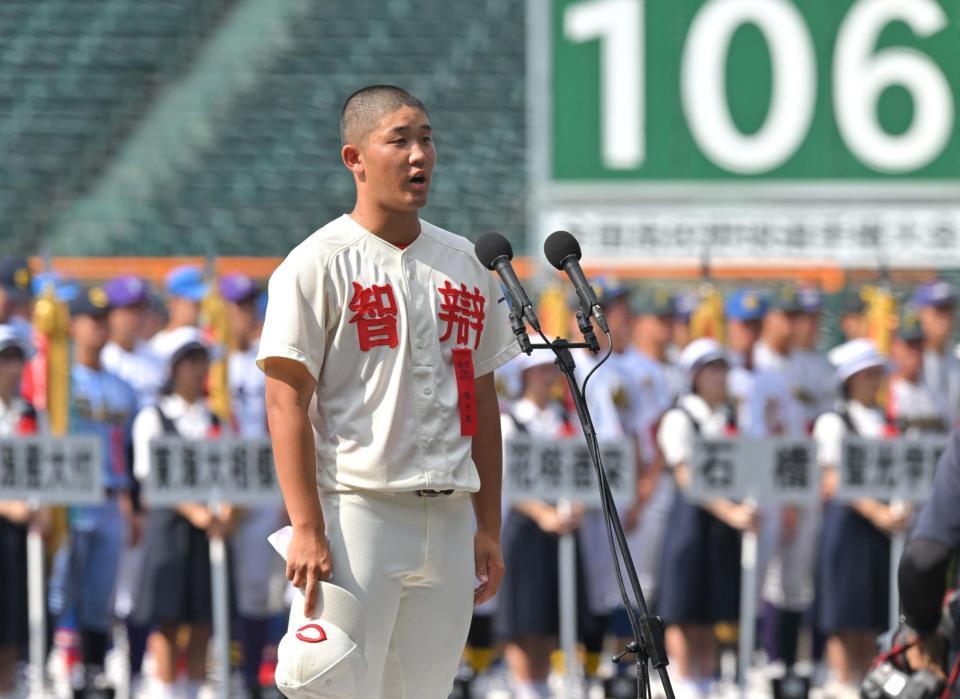 　選手宣誓のリハーサルを行う智弁和歌山・辻旭陽主将（撮影・北村雅宏）