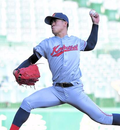 　先発投手として力投する京都国際・中崎琉生（撮影・今井雅貴）