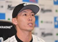 　月間ＭＶＰ賞を受賞し、喜びを語る高部（撮影・開出牧）