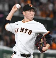 　広島打線に立ち向かう戸郷（撮影・佐藤厚）