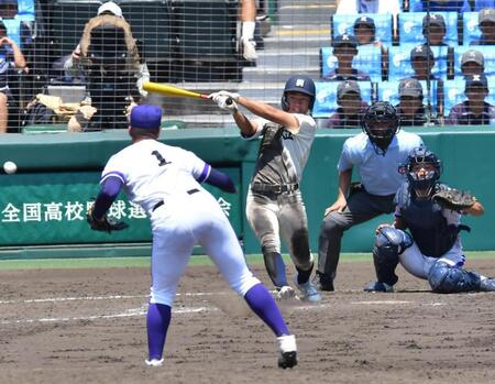 金足農の猛反撃で甲子園が異様な雰囲気　６点を追う九回に意地の４得点　球場の大半が手拍子で応援