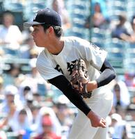 　２回、先発で力投を見せる西日本短大付・村上太一（撮影・今井雅貴）