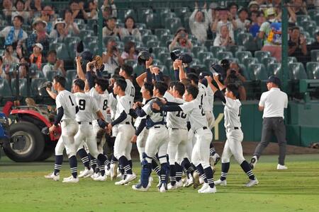 ２６年ぶり出場の掛川西、６０年ぶり夏の甲子園白星　日本航空との“富士山ダービー”制す　七回２死からどとうの５連打で勝ち越す