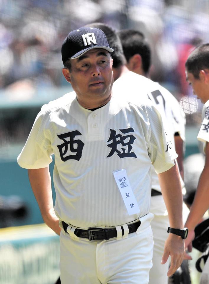 　チームを勝利に導いた西日本短大付・西村慎太郎監督（撮影・今井雅貴）