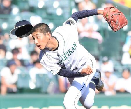 　力投する岡山学芸館・丹羽（撮影・石井剣太郎）