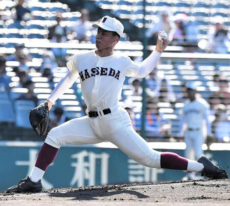 　１回、先発で力投を見せる早実・中村心大（撮影・今井雅貴）