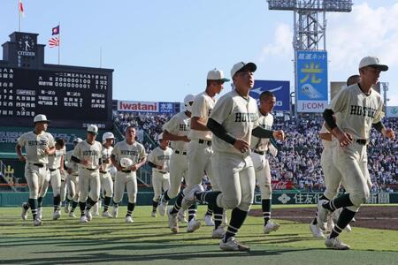 　大社に敗れ、引き揚げる報徳学園ナイン