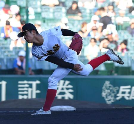 　力投する創成館・村田昊徽（撮影・持木克友）