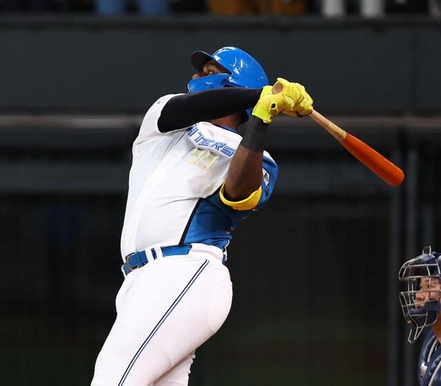 日本ハム 怪力のレイエスが10号先制ソロ パワーで運んだ2試合連続