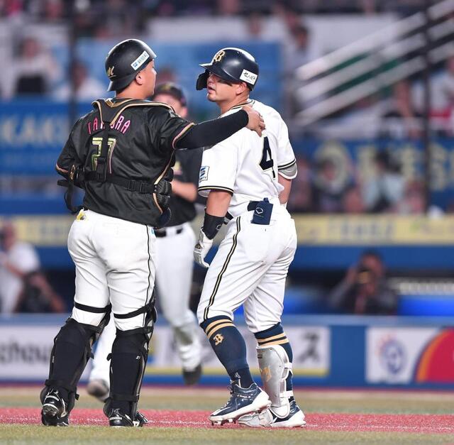 オリックス・森の死球めぐりあわや乱闘騒ぎ 激怒の森が坂本に詰め寄る