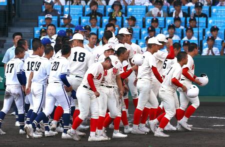 【写真】智辯和歌山ナインが慟哭　控え室で泣き叫ぶ選手、立ち上がれない選手　中谷監督「僕に問題がある」