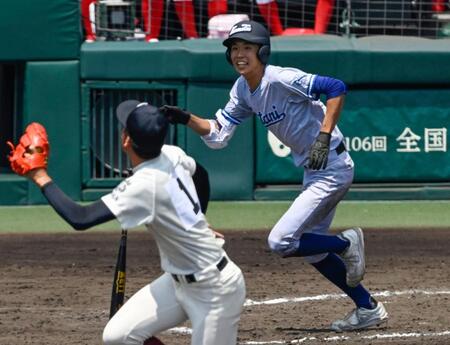 　８回、西川が投前に適時内野安打を放つ。投手・平嶋