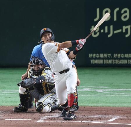 巨人　浅野が１号満塁弾で先制！２死満塁から今季初安打がプロ初のグランドスラム　抜てきした阿部監督も満面笑みで拍手