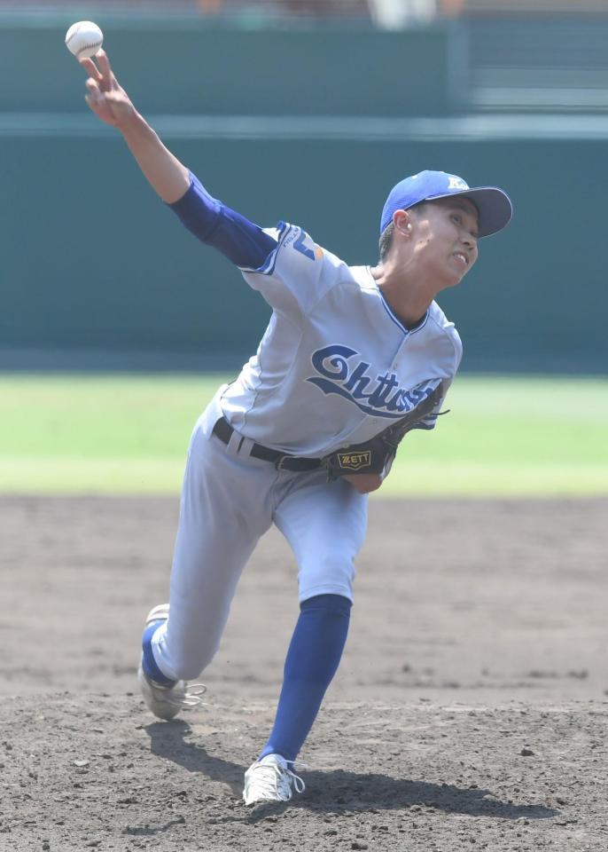 　先発し力投する小松大谷・西川大智（撮影・石井剣太郎）