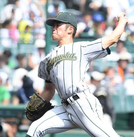 　先発し力投する鶴岡東・桜井椿稀（撮影・石井剣太郎）