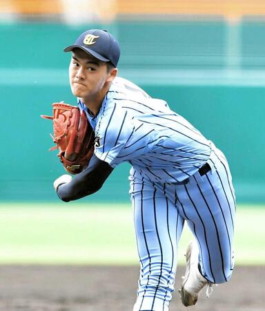 　５回、力強い投球を見せる東海大相模・藤田（撮影・今井雅貴）