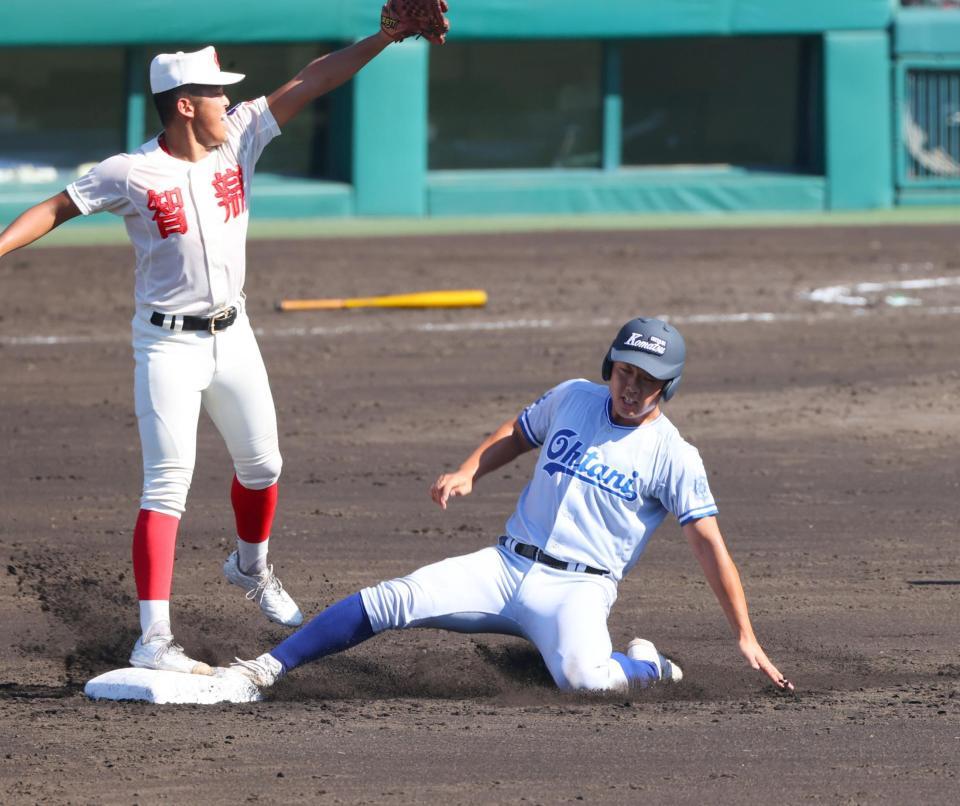 　３回、嶋田の左邪飛で走塁死する小松大谷の二走・東野