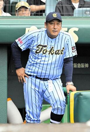 　選手を見守る東海大相模・原俊介監督（撮影・今井雅貴）