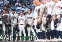 試合に敗れ涙する大社・馬庭優太（左から４人目）＝１９日