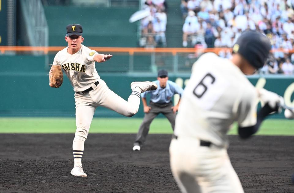 　５回表から登板した大社・馬庭＝１９日