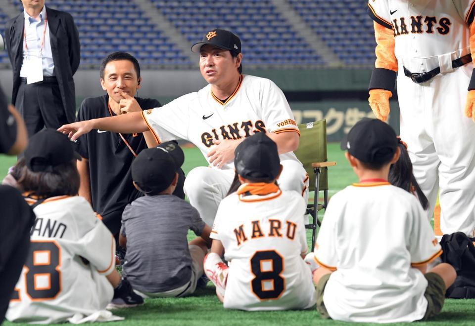 　試合前のイベントで子どもたちから質問を受ける長野（撮影・佐藤厚）